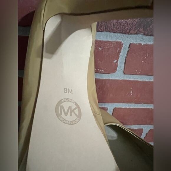 Michael Kors | Beige Stilettos - Picture 4 of 8